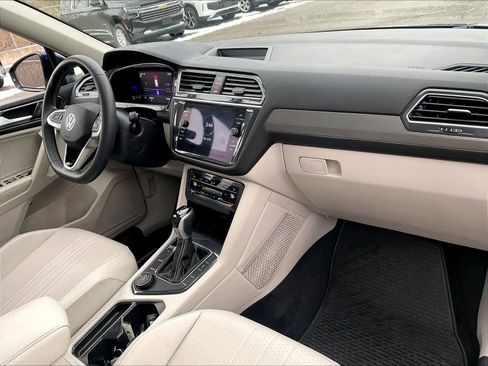 Used 2022 Volkswagen Tiguan SE image 13