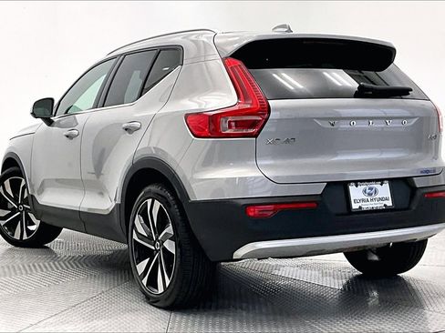 Used 2023 Volvo XC40 B5 Ultimate w/ Climate Package image 12