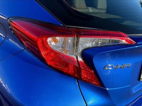 Used 2020 Toyota C-HR XLE FWD image 29