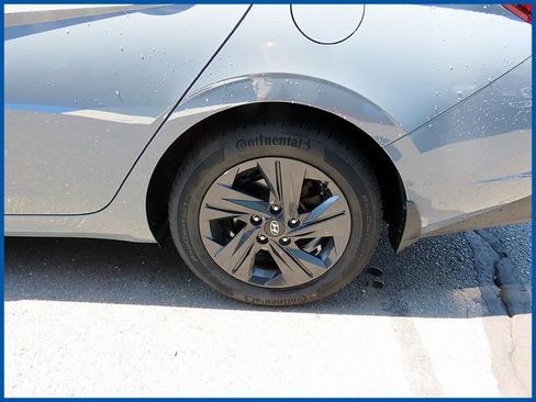 Used 2022 Hyundai Elantra SEL w/ Convenience Package FWD image 4