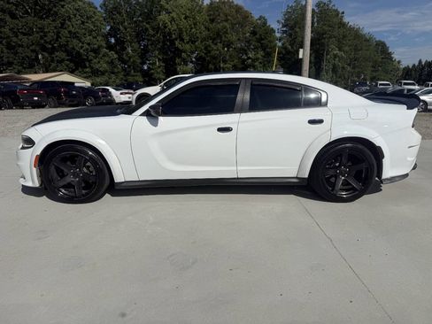 Used 2017 Dodge Charger R/T RWD image 4