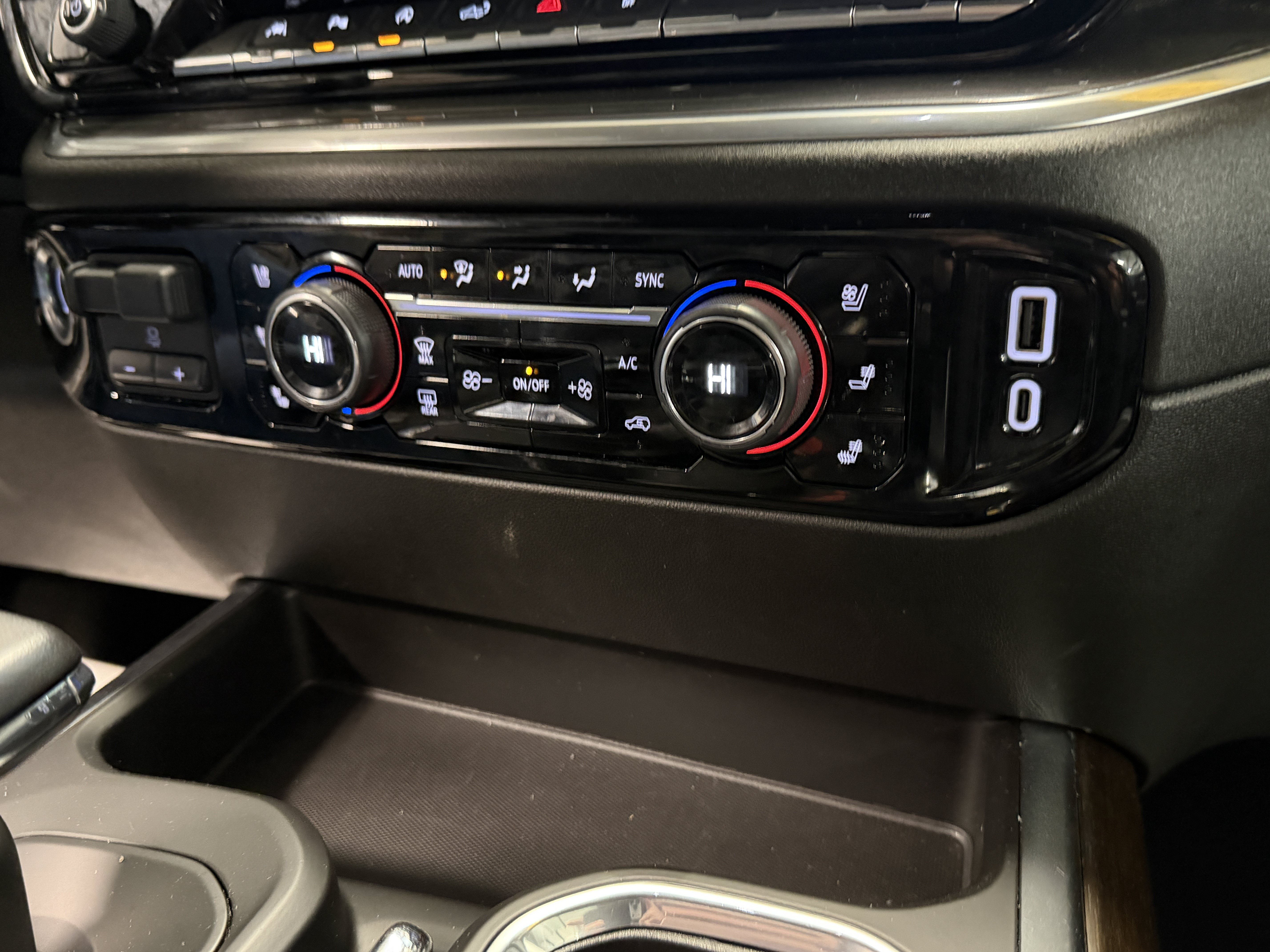 Used 2024 Chevrolet Silverado 1500 High Country w/ High Country Premium Package AWD/4WD image 15