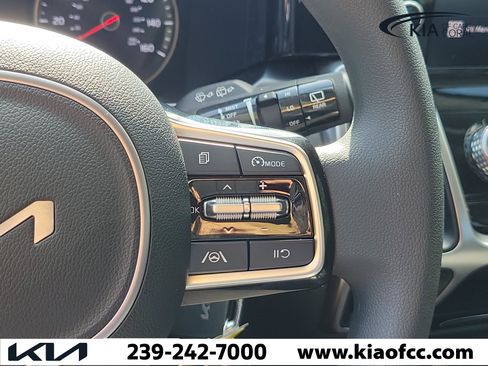 Used 2023 Kia Sorento LX FWD image 24
