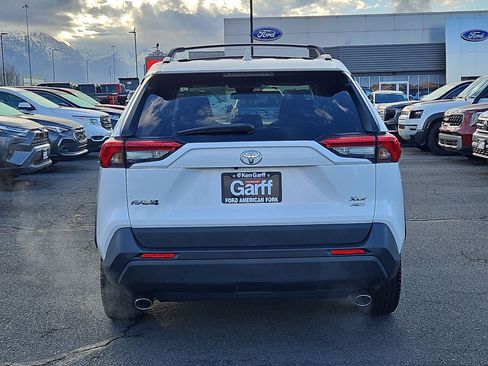 Used 2020 Toyota RAV4 XLE image 7