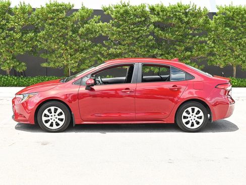 Used 2025 Toyota Corolla LE FWD image 4