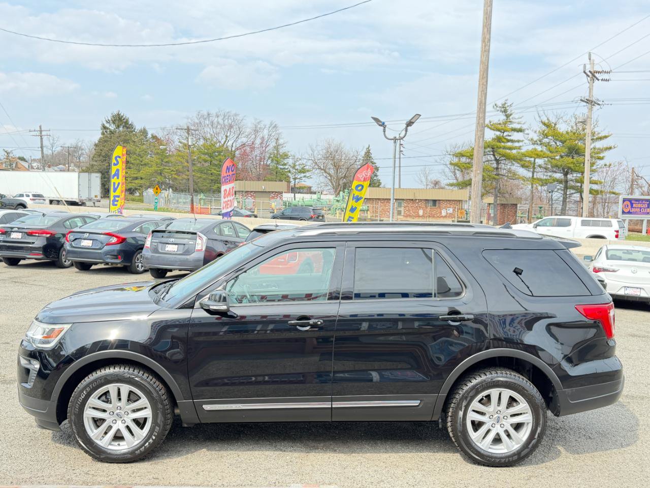 Used 2018 Ford Explorer XLT w/ Equipment Group 202A AWD/4WD image 7