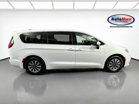 Used 2023 Chrysler Pacifica Touring-L FWD image 10