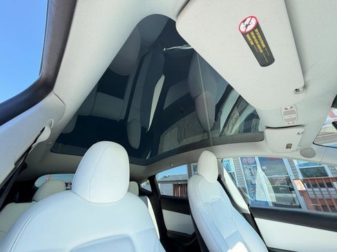 Used 2021 Tesla Model Y Long Range image 47