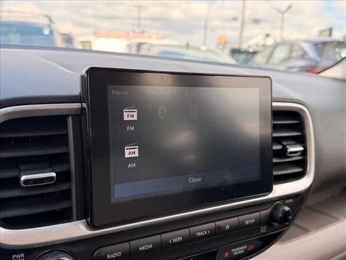 Used 2024 Hyundai Venue SEL FWD image 23