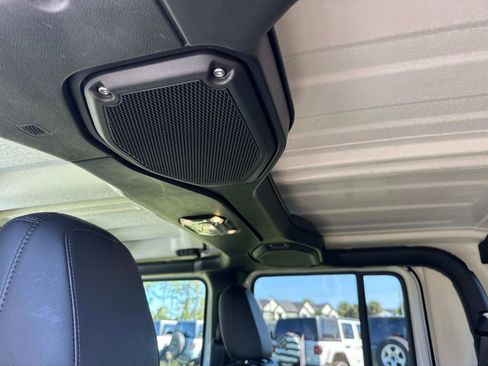 Used 2023 Jeep Gladiator Rubicon w/ LED Lighting Group image 17