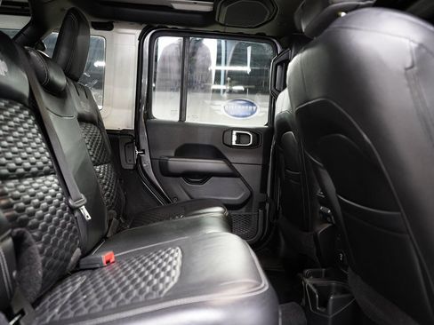 Used 2019 Jeep Wrangler Unlimited Sahara AWD/4WD image 19