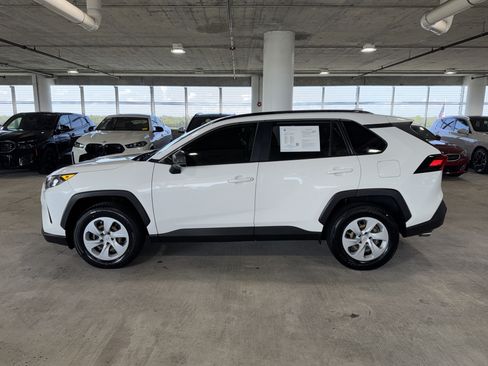 Used 2019 Toyota RAV4 LE FWD image 6