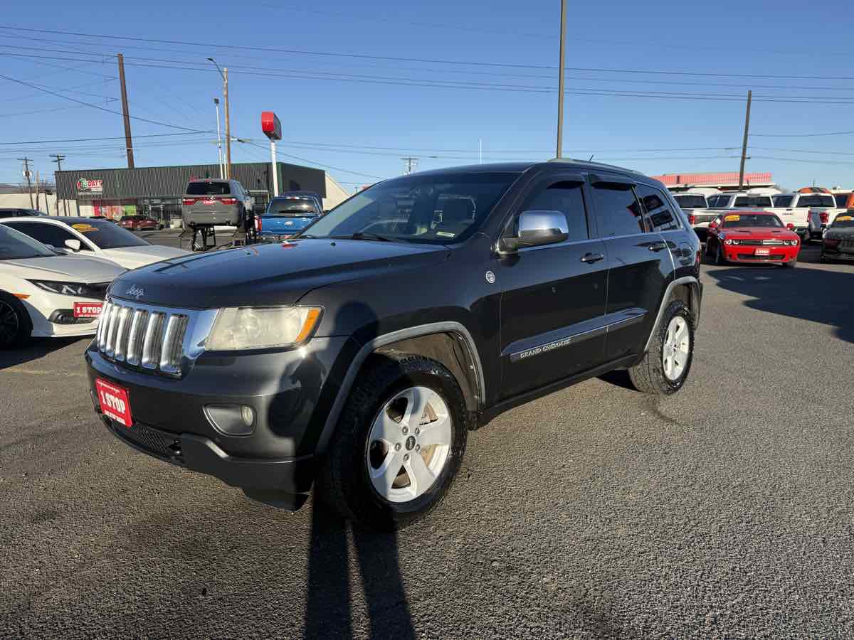 Used 2011 Jeep Grand Cherokee Laredo AWD/4WD image 3