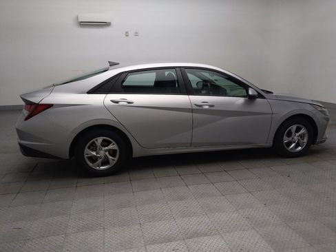 Used 2021 Hyundai Elantra SE FWD image 10