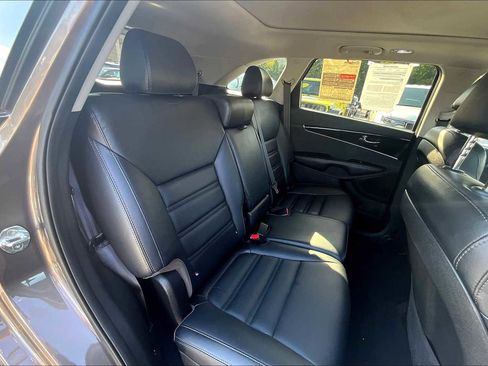 Used 2019 Kia Sorento EX image 20