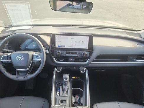 Certified 2025 Toyota Grand Highlander AWD image 20