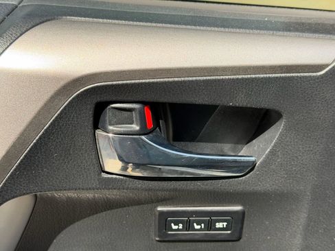 Used 2018 Toyota RAV4 Limited w/ Advanced Technology Package image 16