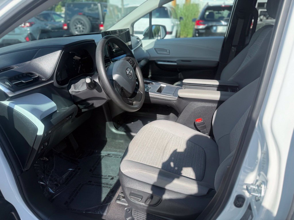 Certified 2025 Toyota Sienna LE FWD image 12