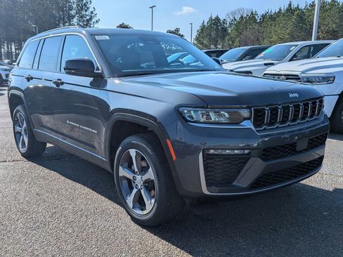 New 2026 Jeep Grand Cherokee Limited RWD image 2