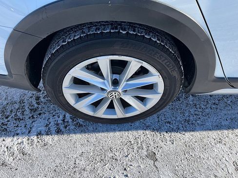 Used 2017 Volkswagen Golf Alltrack S image 13