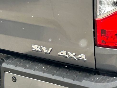 Used 2017 Nissan Titan SV image 5