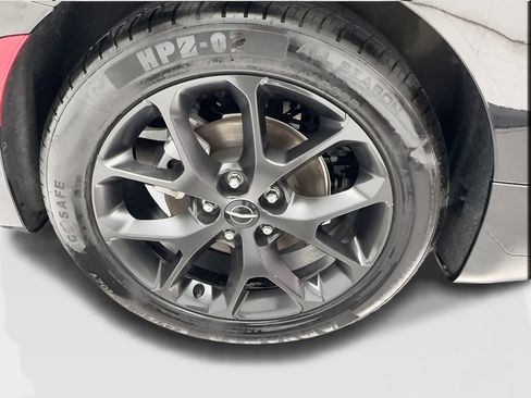 Used 2025 Chrysler Pacifica Limited FWD image 14
