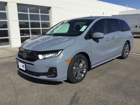 New 2026 Honda Odyssey Touring image 9