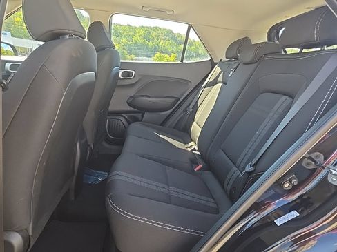 Used 2022 Hyundai Venue SEL FWD image 17