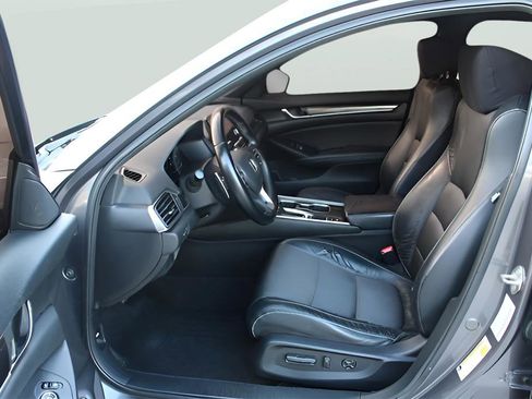 Used 2018 Honda Accord Sport image 11