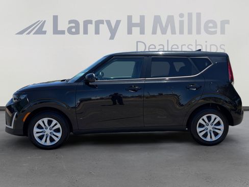 Used 2024 Kia Soul LX FWD image 2