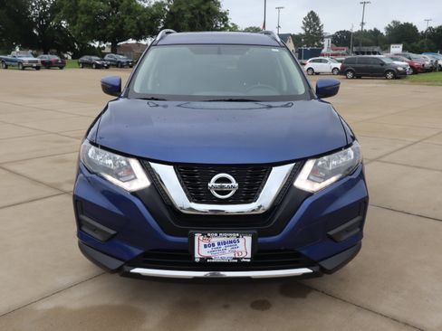 Used 2017 Nissan Rogue SV AWD/4WD image 2