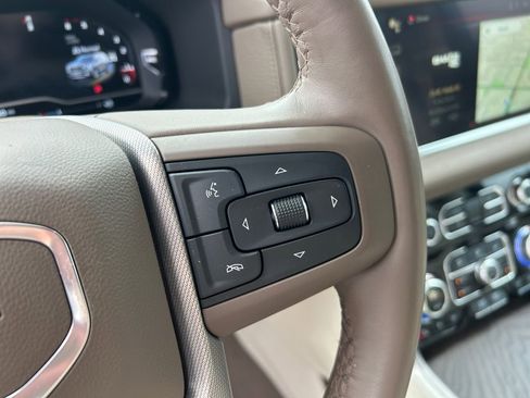 Used 2024 GMC Yukon XL Denali w/ Advanced Technology Package AWD/4WD image 17