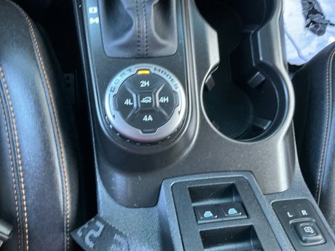 Used 2021 Ford Bronco Badlands image 31