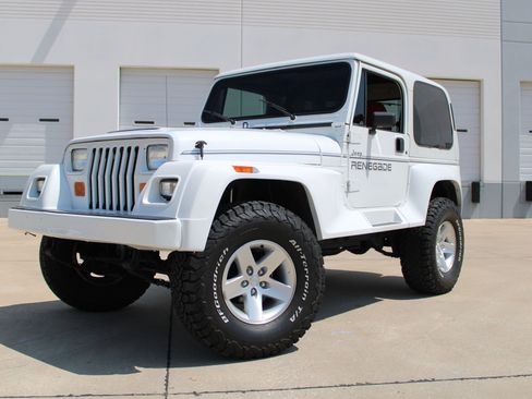 Used 1991 Jeep Wrangler Renegade AWD/4WD image 3
