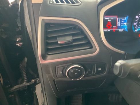 Used 2021 Ford Edge SE AWD/4WD image 6