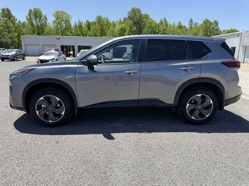 Used 2024 Nissan Rogue SV AWD/4WD image 5