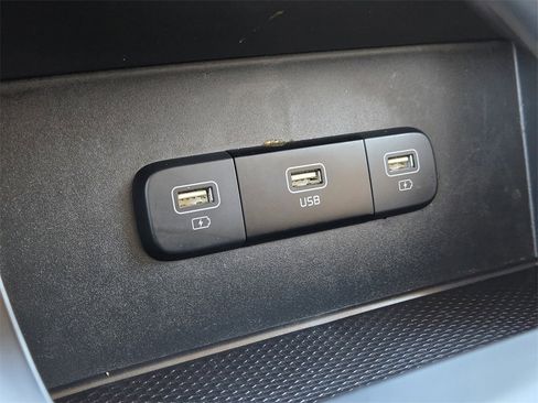 Certified 2024 Kia Carnival LX image 22