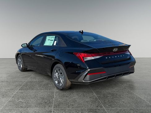 New 2026 Hyundai Elantra Blue image 3