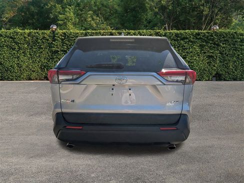 Used 2021 Toyota RAV4 XLE Premium image 5