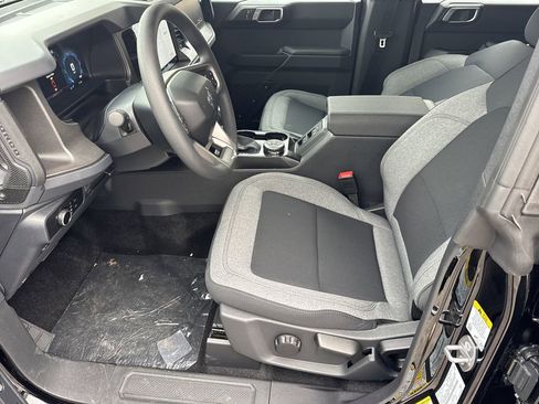 New 2025 Ford Bronco 4-Door image 9