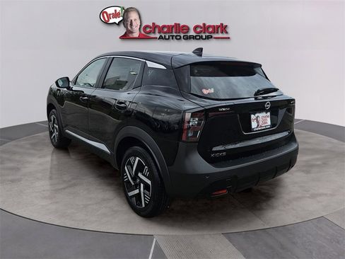 Used 2025 Nissan Kicks SV image 4