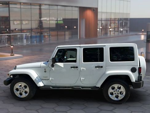 Used 2015 Jeep Wrangler Unlimited Sahara w/ Mopar Chrome Edition Group AWD/4WD image 5