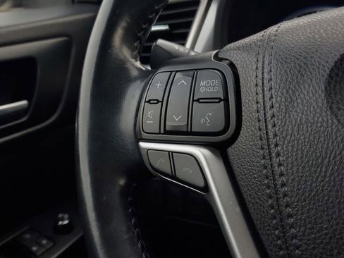 Used 2018 Toyota Highlander XLE image 19