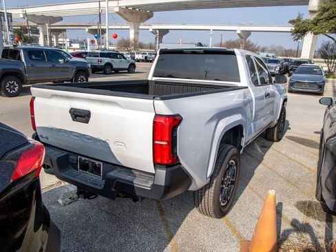 Used 2025 Toyota Tacoma SR image 8