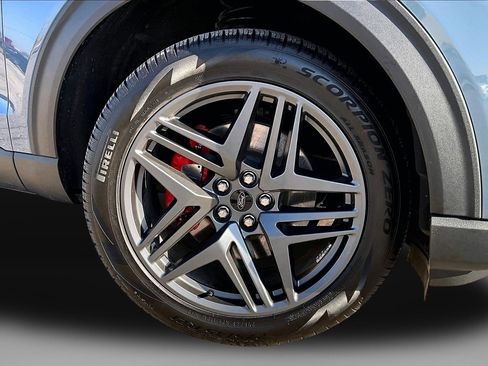 Used 2025 Ford Explorer ST-Line w/ Premium Package image 9
