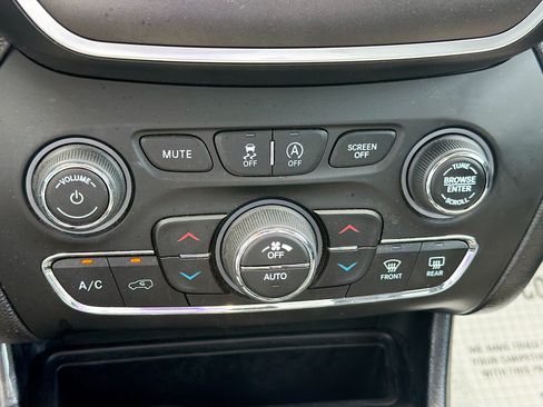 Used 2021 Jeep Cherokee Trailhawk w/ Sun, Sound & Nav Group AWD/4WD image 35