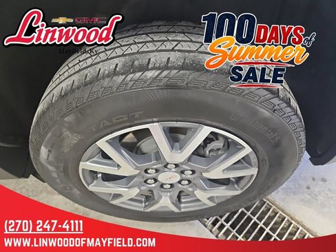 Used 2023 GMC Acadia SLT FWD image 7