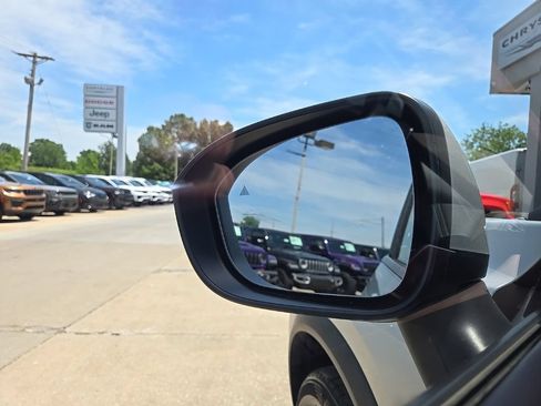 Used 2023 Nissan Rogue SV AWD/4WD image 28