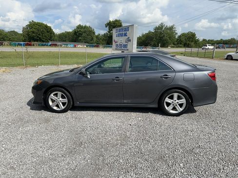 Used 2013 Toyota Camry SE FWD image 8