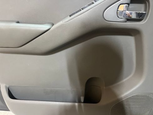 Used 2013 Nissan Frontier SV AWD/4WD image 18